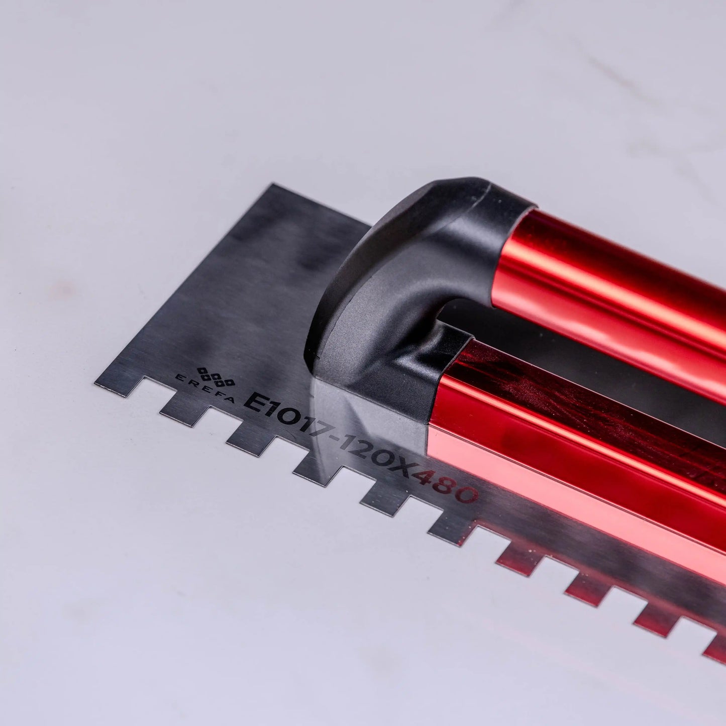 E1017 Profesionalna inox gletarica sa alu drškom, 12mm zub