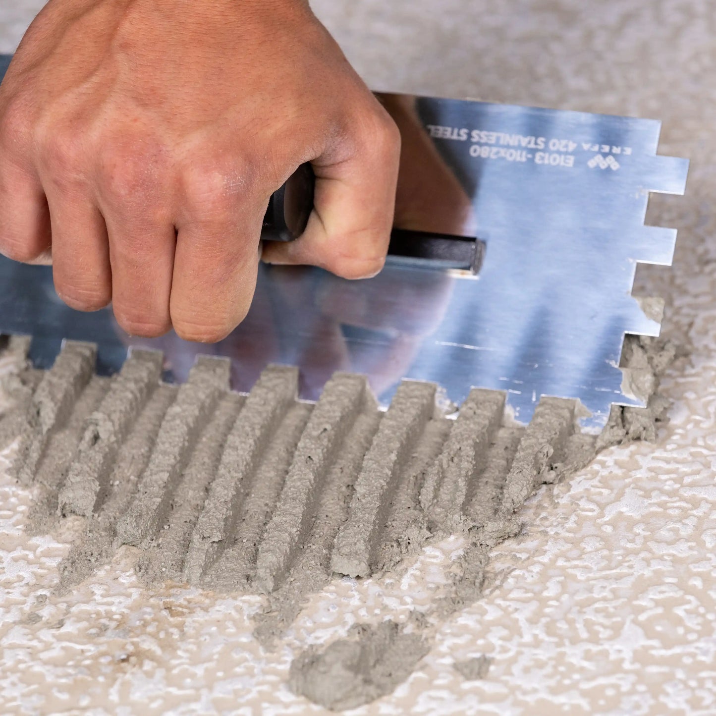 E1012 Inox gletarica sa zubima 10mm (110x280mm)