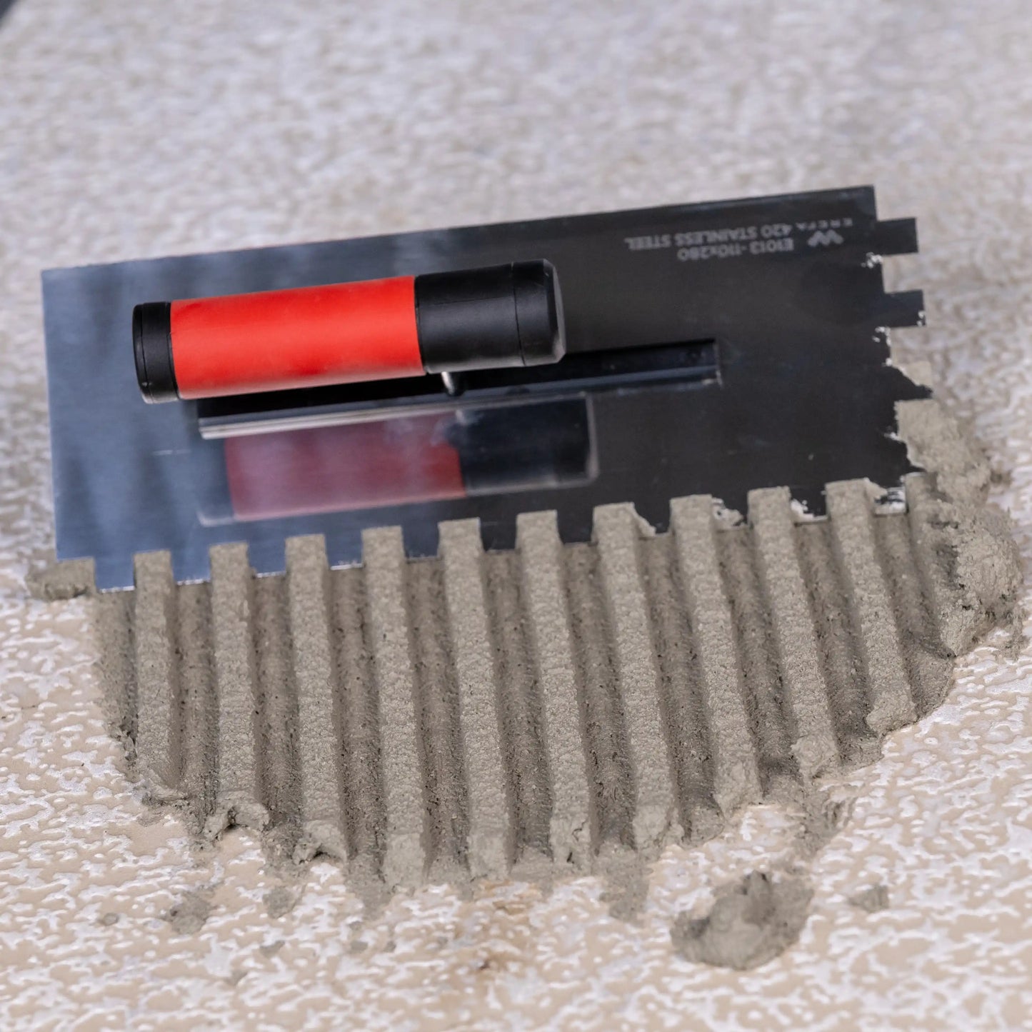 E1012 Inox gletarica sa zubima 10mm (110x280mm)