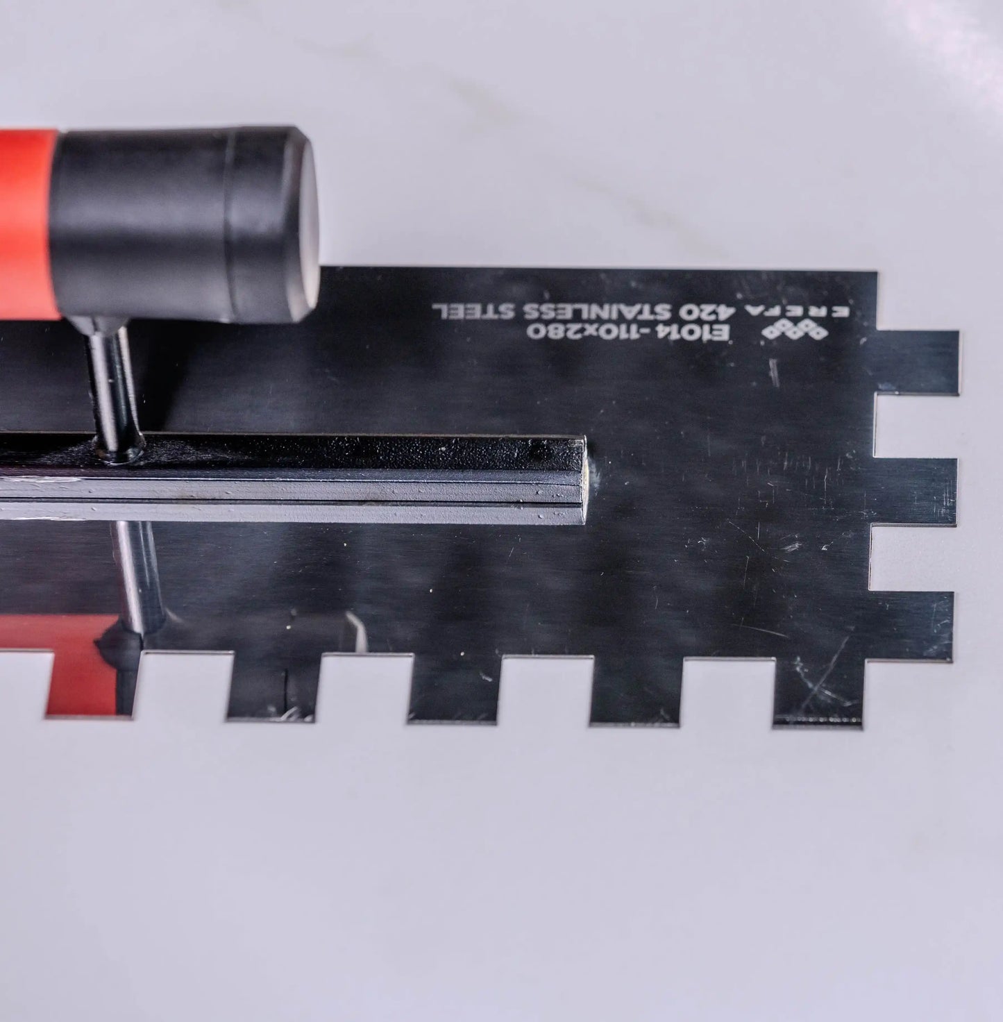 EREFA E1014 Zupčasta Gletarica od Nerđajućeg Čelika (15mm)