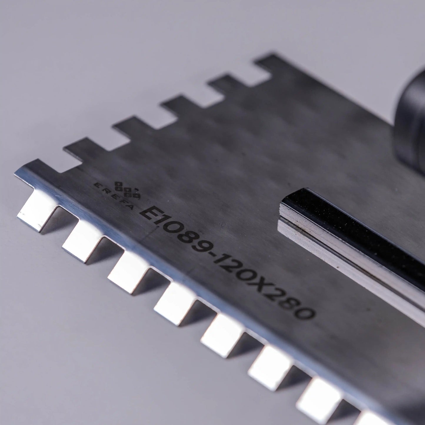 E1089 EREFA Gletarica od nerđajućeg čelika sa ergonomskom drškom